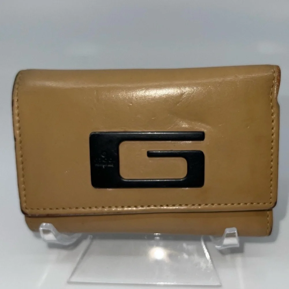 GUCCI Gift set. Gucci Leather Key Case & Gucci Floral Bloom Gift Box